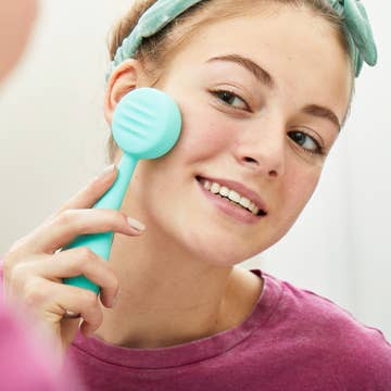 Pmd Clean Sonicglow Facial Cleansing Device - Berry